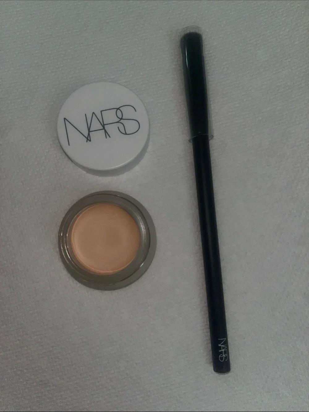 NARS Cream Concealer Pot in Night Swan with Black NARS Concealer Brush